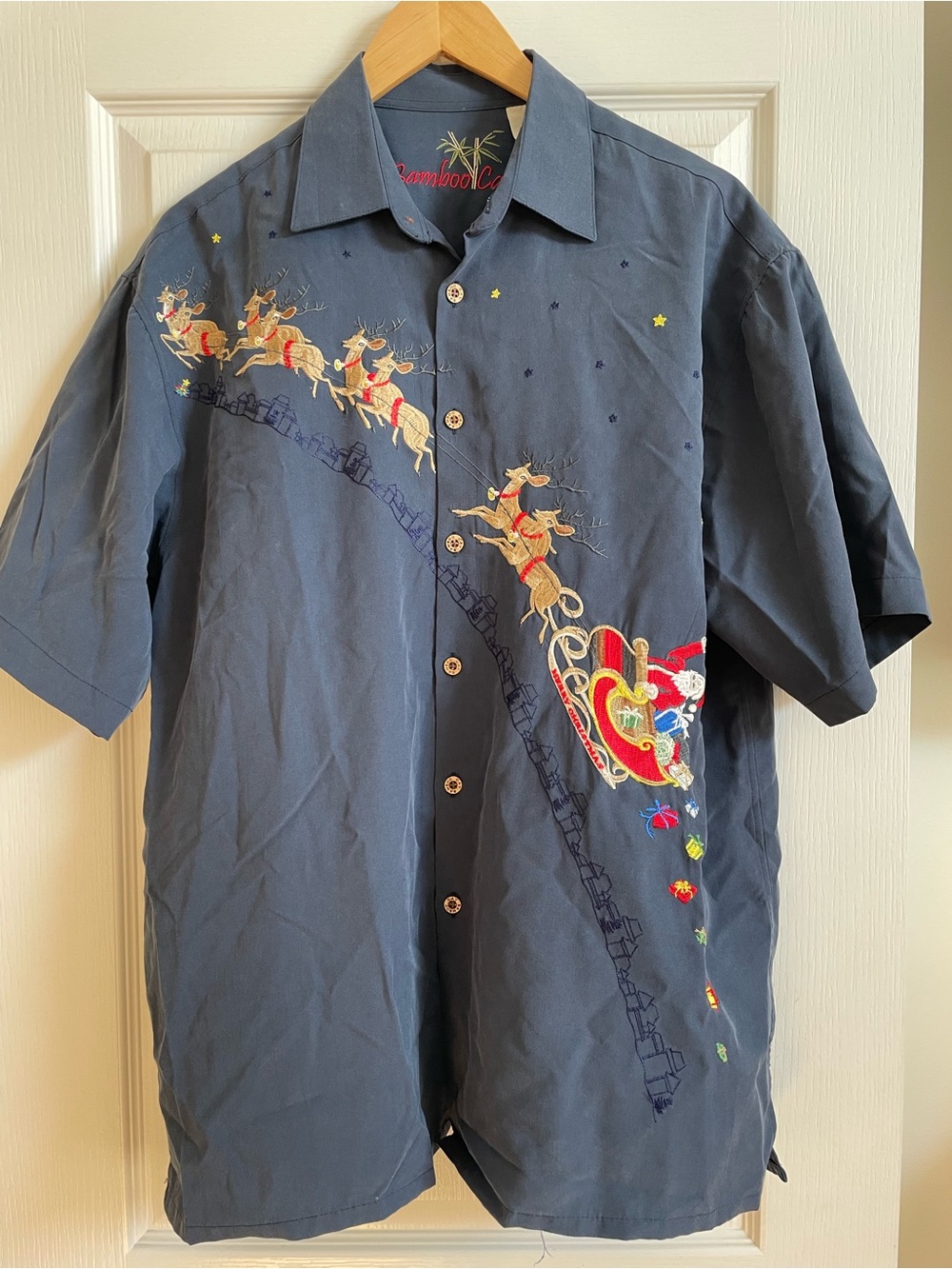 BAMBOO Cay Medium Men's Embroidered Christmas Button-Up Shirt